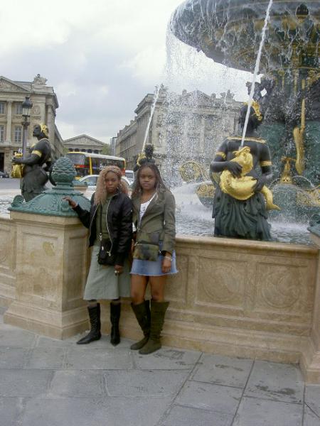 dada et gloire aux Champs Elis&eacute;es